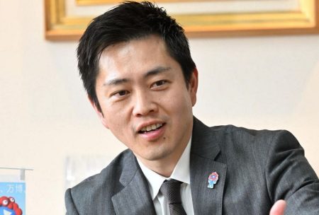 吉村洋文・大阪府知事、ミャクミャク＆太陽の塔コラボ記念ショット披露「めっちゃ気になる」「まさに歴史のバトンパス」：中日スポーツ・東京中日スポーツ