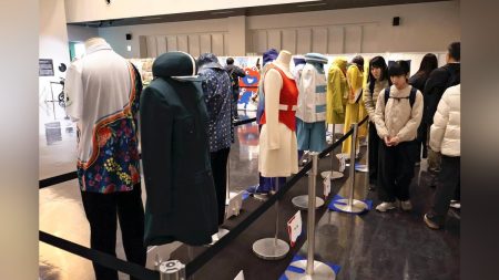 二つの万博リメンバー…７０年大阪のユニホームやポスター展示、ミャクミャクの大型バルーンや各国の料理も : 読売新聞