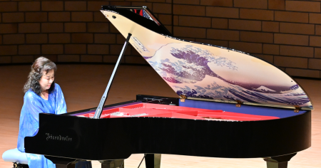大阪万博オーストリア館のピアノ、姫路に　柔らかな音色を初披露 - 日本経済新聞