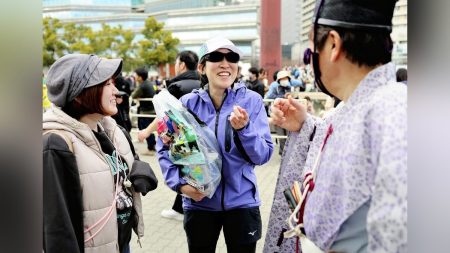 まぶしさで激痛 「 眼球使用困難症 」抱えた女性、雲一つない快晴の下で大阪マラソンを駆ける…「ハンデがあってもチャレンジできた」 : 読売新聞