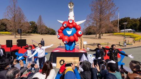 大阪・関西万博の記憶を次世代へ　吉村知事や伊原六花らが記念行事に出席、ミャクミャク像は万博記念公園の新たなシンボルに | 丁勤紜（テイ・キンウン） | ニュース - 風傳媒日本語版