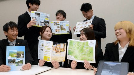 広島文教大生が安芸太田の「映え」発掘　ジップライン絶叫動画もTikTok配信、冊子も制作 | 中国新聞デジタル