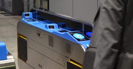 JR西日本が大阪駅で〝顔パス改札〟の実証実験　従来改札と同サイズ　ICカード利用も可 - 産経ニュース