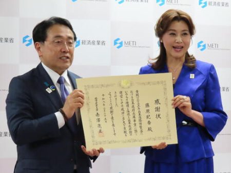 藤原紀香に感謝状　万博日本館の名誉館長　26回足運び「未来への取り組みとして残すこと大事」（日刊スポーツ）｜ｄメニューニュース（NTTドコモ）