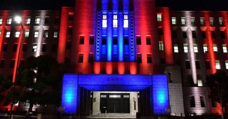 大阪府庁舎、100周年ライトアップ実施 点灯式にはミャクミャクも | 毎日新聞