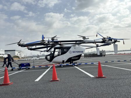 「空飛ぶクルマ」、どうしても拭えないヘリコプター感！タクシー気分で気軽に乗れる日はいつ来るのか？ 「プレ社会実装」に向けた実証現場から見えたロードマップ(1/6) | JBpress (ジェイビープレス)