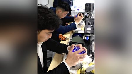 大阪の伝統工芸品づくりに挑戦、天満切子は「ガラスを削るのは力が必要で難しかった」 : 読売新聞