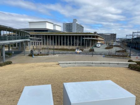 アクリエにすごいピアノが展示されてる | 姫路の種