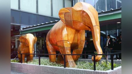 大阪：タイ館のゾウのモニュメント　東大阪の病院が複製　：地域ニュース : 読売新聞