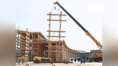 大阪 万博 大屋根リング １５％ほど解体 梁を抜いて木組みほどく現場を報道陣に公開 : 読売新聞