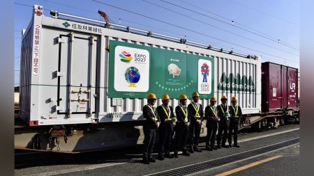 万博会場の樹木、横浜の国際園芸博覧会場に移植へ…アラカシやアオダモなど６本を積んだ貨物列車が出発 : 読売新聞
