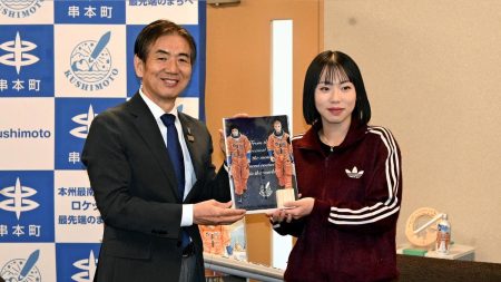 陸上女子８００メートルの日本記録保持者・久保凛さん「古里は温かい」…出身地の町長を表敬、「メダル取れる選手になりたい」と決意 : 読売新聞