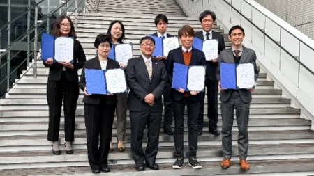 万博での培養肉展示活動が研究科長特別表彰を受賞しました 2026/03/09 | 万博で展示の培養肉、国内の科学館を巡る。目で見て感じるミライの食卓（松﨑　典弥（大阪大学大学院工学研究科　教授） - クラウドファンディング READYFOR