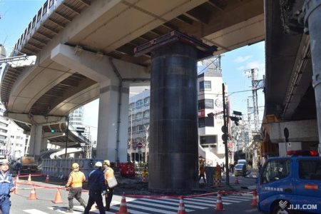 画像・写真：地下のパイプ、１３メートル隆起　梅田駅近く、けが人なし―大阪：時事ドットコム