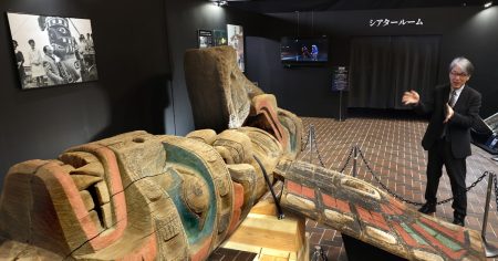 70年大阪万博の企画展、「太陽の塔」で展示のトーテムポール初公開 - 日本経済新聞