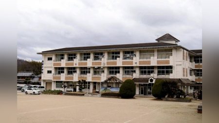 小学校５校を事実上の廃校方針・市民病院は９億６２００万円の純損失…地方の難題抱える和歌山・橋本市長選が告示 : 読売新聞