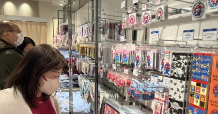 ミャクミャクまだまだ人気、グラビアも　万博協会がグッズ販売2年延長 - 日本経済新聞