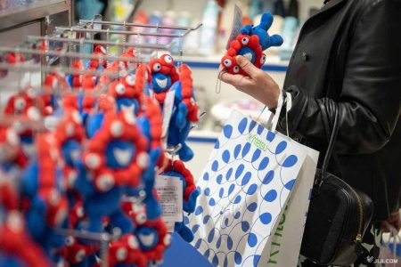 万博グッズ販売、２年延長　「ミャクミャク」人気で：時事ドットコム