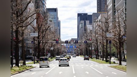 大阪市は、メインストリートの御堂筋で景観を維持するため制限している人物やキャラクターを描いた広告（キャラ広告）について、「低層部への設置」など一定の条件を満たせば掲示を認める方針を固めた : 読売新聞