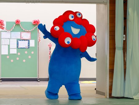 城南学園小学校で「2025年大阪・関西万博 ミャクミャクのサンクスグリーテイング」 – OSAKA STYLE