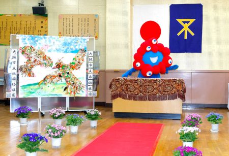ミャクミャクが卒園式・卒業式にサプライズ登場！子どもたちに感謝と未来へのエール届けた（スポーツ報知） - Yahoo!ニュース