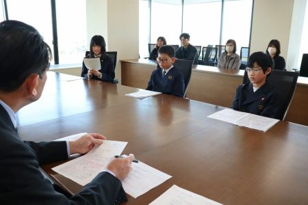 万博の思い出を阿南市長に報告　入場料補助の小中学生｜教育｜徳島ニュース｜徳島新聞デジタル