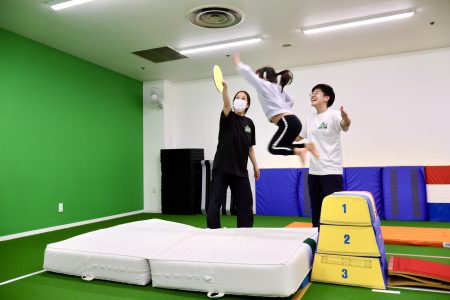 子どもの運動不足が気になる保護者へ！体幹から育てる「JPCスポーツ教室 阿倍野店」を体験取材♪ | 大阪ミナミじゃーなる