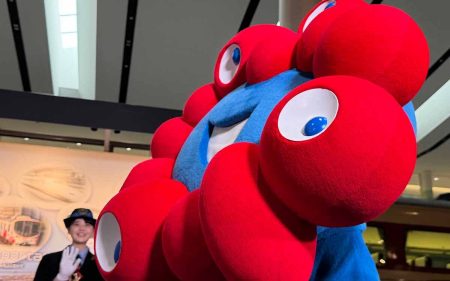 京都・下京区にミャクミャクが400体、黄色い歓声があがった「京都鉄道博物館」のセレモニー【初日レポート】 - カンテレ公式エンタメNEWS「みよか」